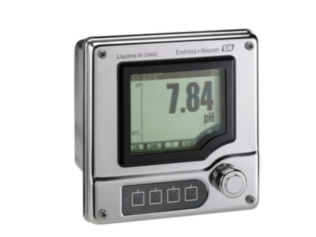 Explosion-proof Liquiline M CM42 liquid analysis transmitter for industrial pH, conductivity, and dissolved oxygen monitoring.