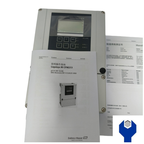 Liquisys CPM253 pH/ORP field transmitter for Memosens sensors and analog electrodes.